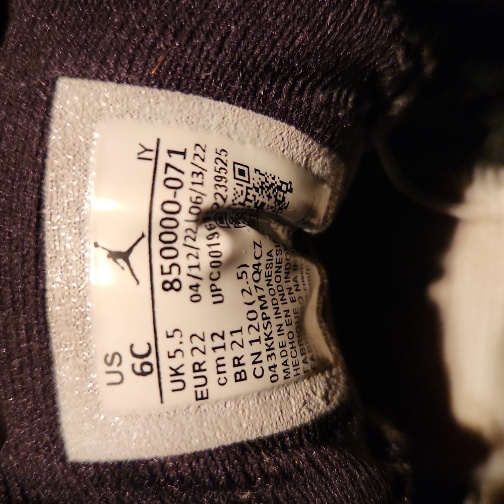 Kids Jordan 12 Retro - Picture 8 of 8